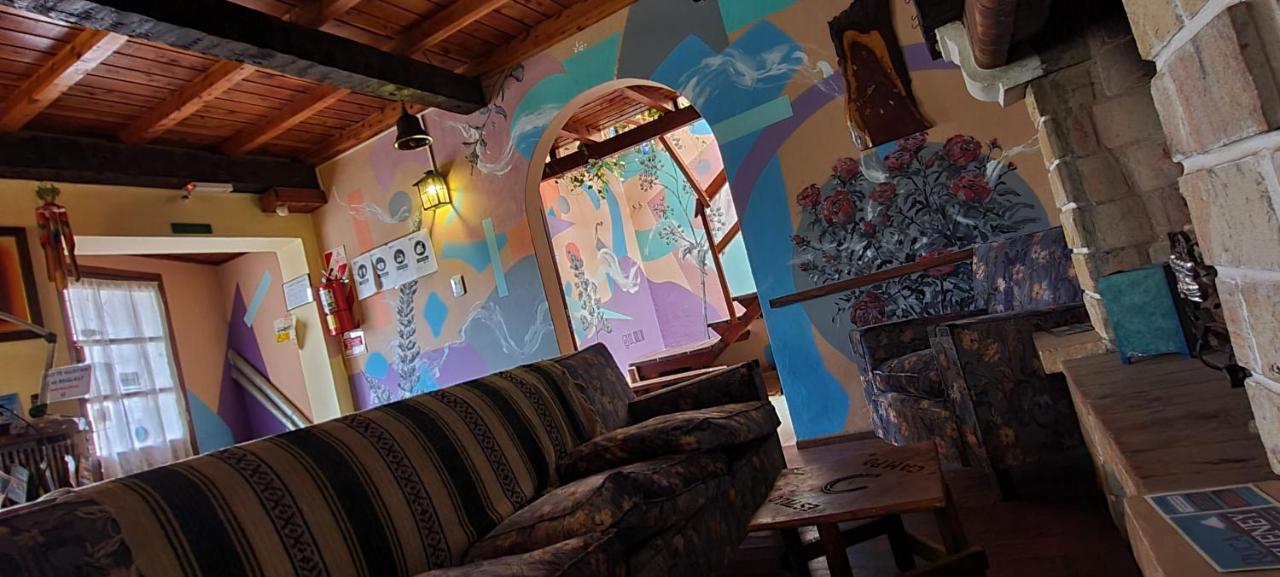 La Casa Del Arbol - Hostel אל בולסון מראה חיצוני תמונה